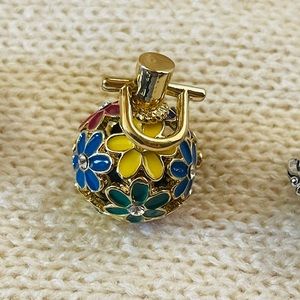 Diffuser Charm with lava rock